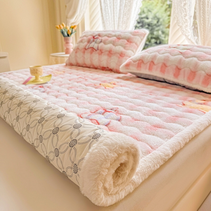 91家纺网 家纺一手货源 找家纺 LIFE.丽芙 2025秋冬新款北极绒加厚夹棉床垫床护垫单件牛奶绒床褥床垫子三件套 意趣-粉