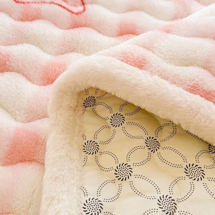 91家纺网 家纺一手货源 找家纺 LIFE.丽芙 2025秋冬新款北极绒加厚夹棉床垫床护垫单件牛奶绒床褥床垫子三件套 意趣-粉