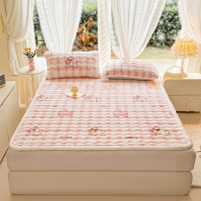 91家纺网 家纺一手货源 找家纺 LIFE.丽芙 2025秋冬新款北极绒加厚夹棉床垫床护垫单件牛奶绒床褥床垫子三件套 意趣-粉