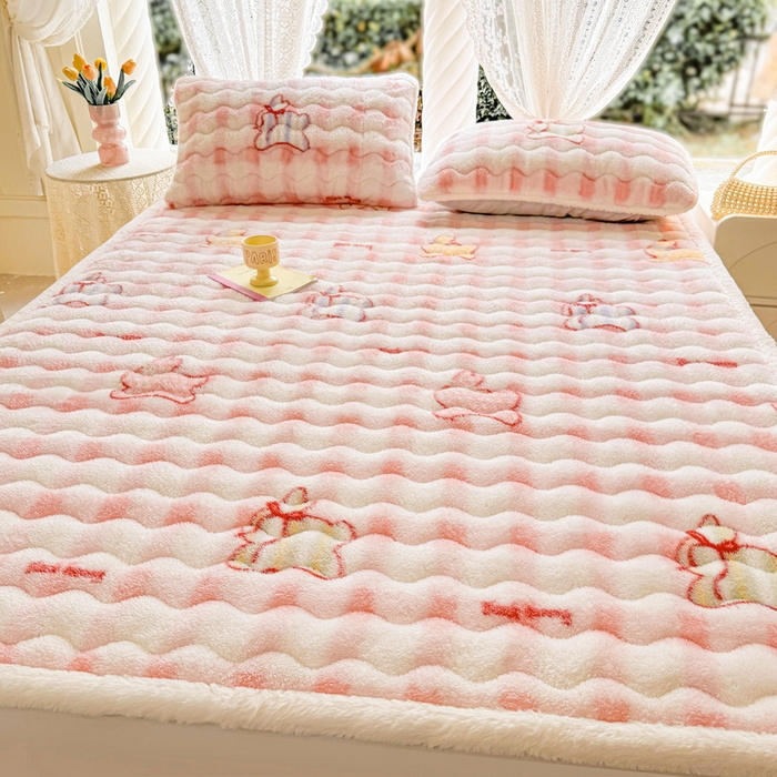 91家纺网 家纺一手货源 找家纺 LIFE.丽芙 2025秋冬新款北极绒加厚夹棉床垫床护垫单件牛奶绒床褥床垫子三件套 意趣-粉