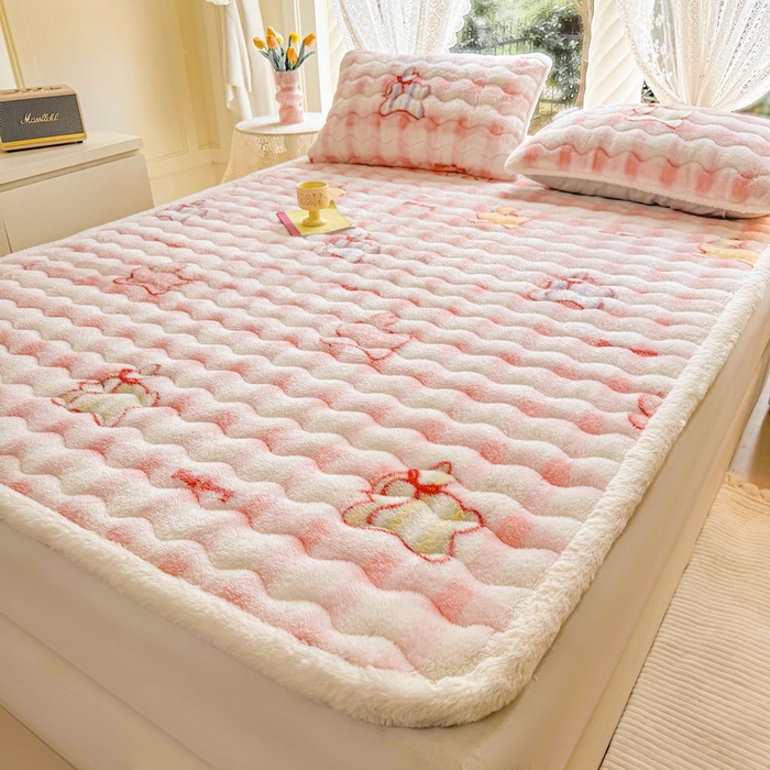 91家纺网 家纺一手货源 找家纺 LIFE.丽芙 2025秋冬新款北极绒加厚夹棉床垫床护垫单件牛奶绒床褥床垫子三件套 意趣-粉