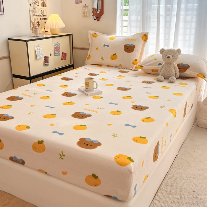 91家纺网 家纺一手货源 找家纺 寻米 2025新款高克重加厚保暖牛奶绒床笠-大床图 甜橘小熊