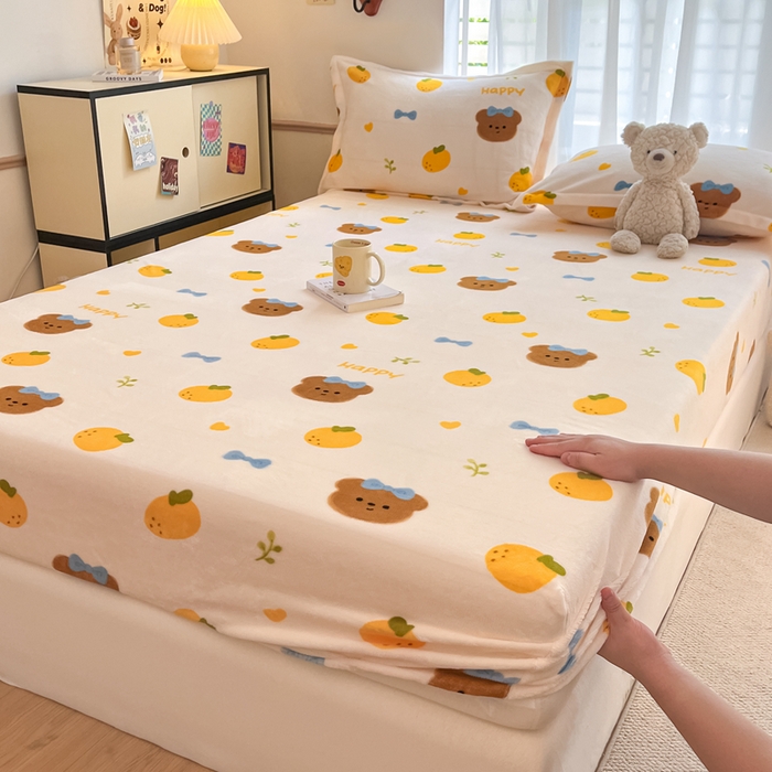 91家纺网 家纺一手货源 找家纺 寻米 2025新款高克重加厚保暖牛奶绒床笠-大床图 甜橘小熊