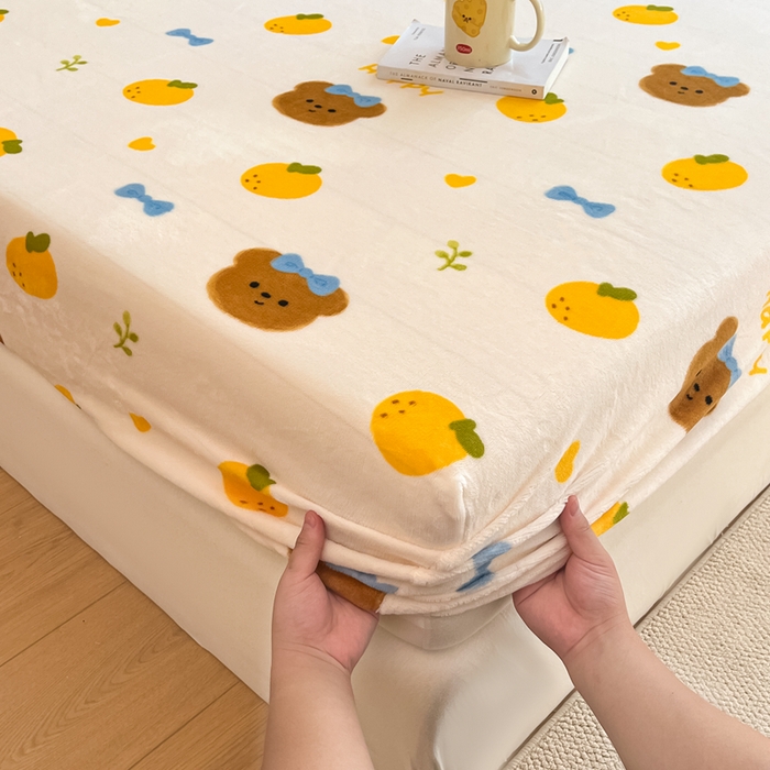 91家纺网 家纺一手货源 找家纺 寻米 2025新款高克重加厚保暖牛奶绒床笠-大床图 甜橘小熊