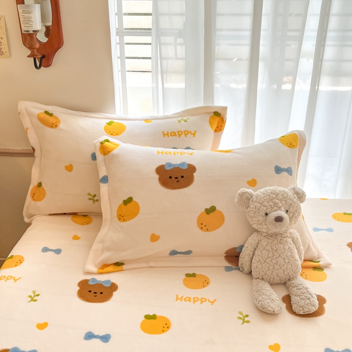 91家纺网 家纺一手货源 找家纺 寻米 2025新款高克重加厚保暖牛奶绒床笠-大床图 甜橘小熊