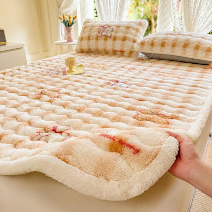 91家纺网 家纺一手货源 找家纺 LIFE.丽芙 2025秋冬新款北极绒加厚夹棉床垫床护垫单件牛奶绒床褥床垫子三件套 意趣-咖