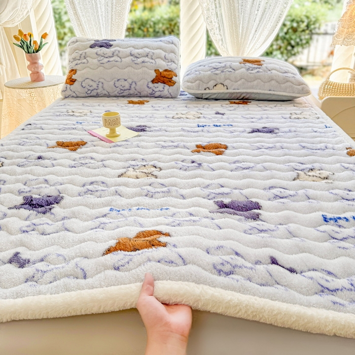 91家纺网 家纺一手货源 找家纺 LIFE.丽芙 2025秋冬新款北极绒加厚夹棉床垫床护垫单件牛奶绒床褥床垫子三件套 追逐-蓝