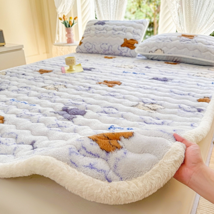 91家纺网 家纺一手货源 找家纺 LIFE.丽芙 2025秋冬新款北极绒加厚夹棉床垫床护垫单件牛奶绒床褥床垫子三件套 追逐-蓝