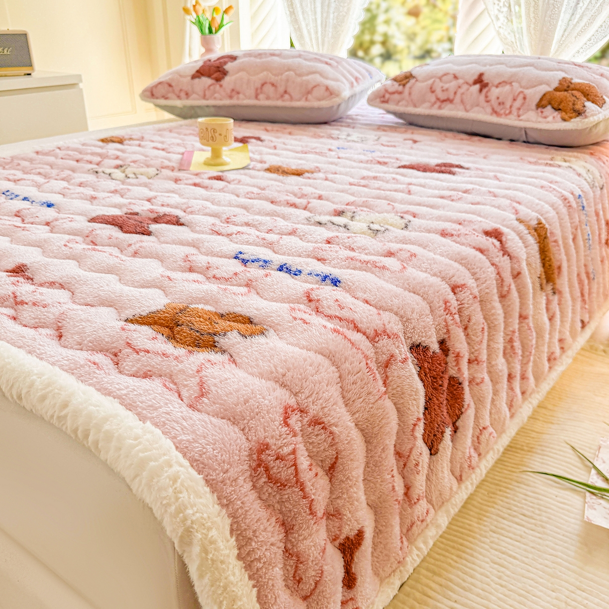 LIFE.丽芙 2025秋冬新款北极绒加厚夹棉床垫床护垫单件牛奶绒床褥床垫子三件套 追逐-粉