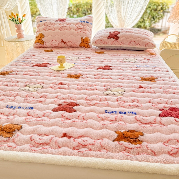 91家纺网 家纺一手货源 找家纺 LIFE.丽芙 2025秋冬新款北极绒加厚夹棉床垫床护垫单件牛奶绒床褥床垫子三件套 追逐-粉