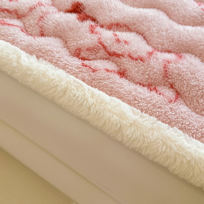 91家纺网 家纺一手货源 找家纺 LIFE.丽芙 2025秋冬新款北极绒加厚夹棉床垫床护垫单件牛奶绒床褥床垫子三件套 追逐-粉