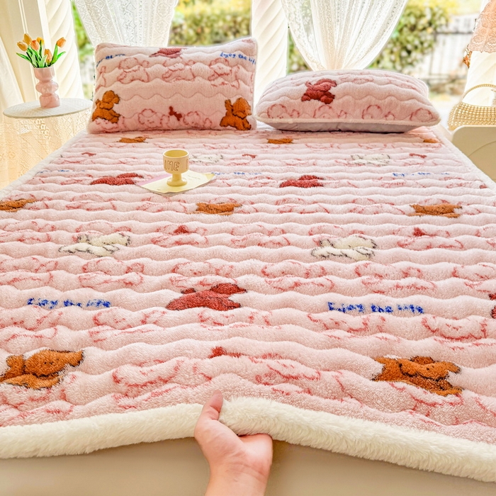 91家纺网 家纺一手货源 找家纺 LIFE.丽芙 2025秋冬新款北极绒加厚夹棉床垫床护垫单件牛奶绒床褥床垫子三件套 追逐-粉