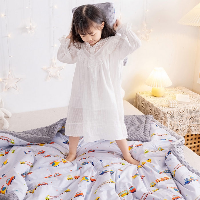 91家纺网 家纺一手货源 找家纺 十九色 2025秋冬新款全棉豆豆被春秋被被子被芯 小小交通队