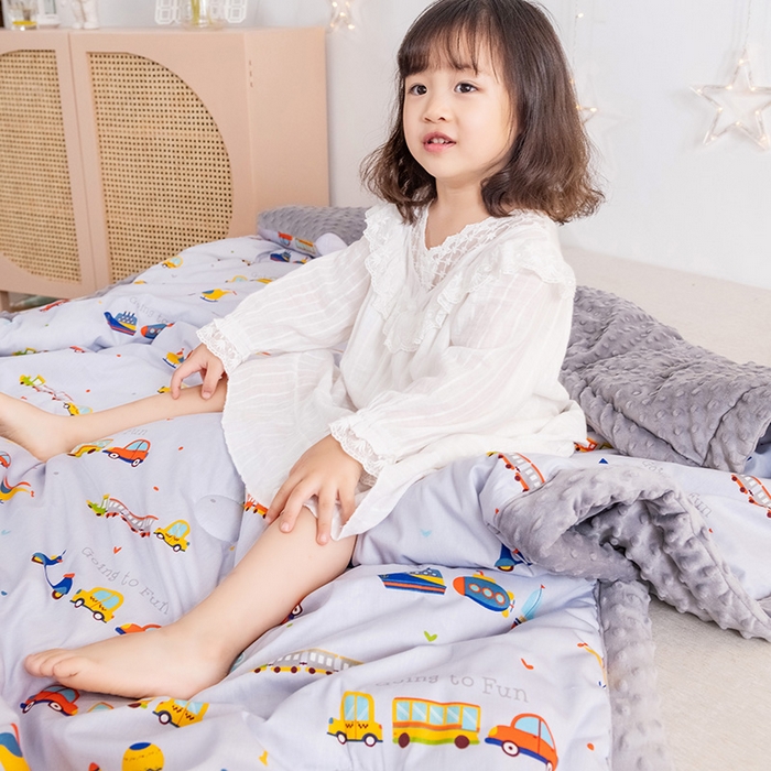 91家纺网 家纺一手货源 找家纺 十九色 2025秋冬新款全棉豆豆被春秋被被子被芯 小小交通队