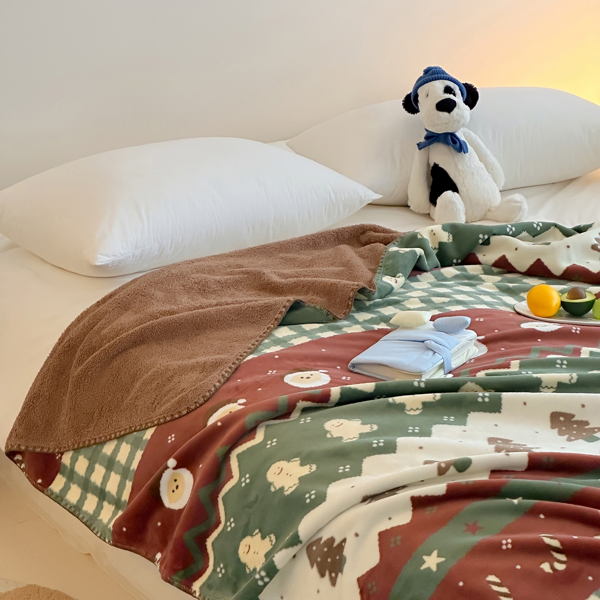 91家纺网 家纺一手货源 找家纺 桃子家居 2025新款A类ins加厚半边绒米粒绒牛奶绒三角针贝壳边多功能毛毯毯子 绒毛毯-三角针圣诞树