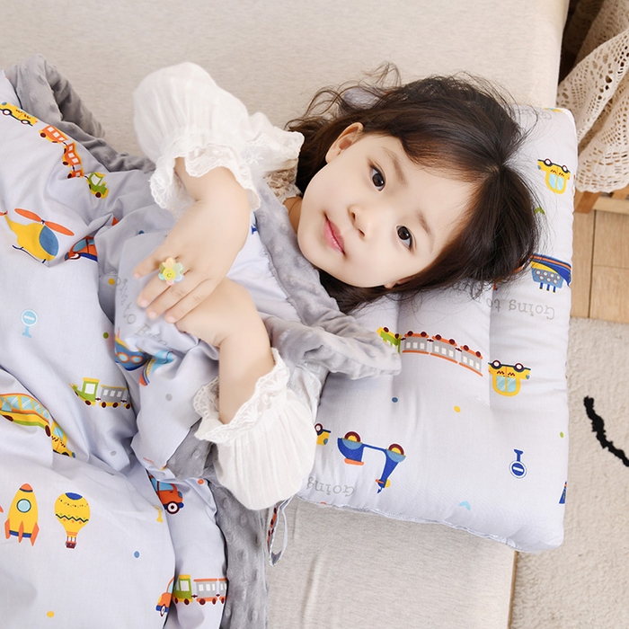 91家纺网 家纺一手货源 找家纺 十九色 2025秋冬新款全棉豆豆被春秋被被子被芯 小小交通队