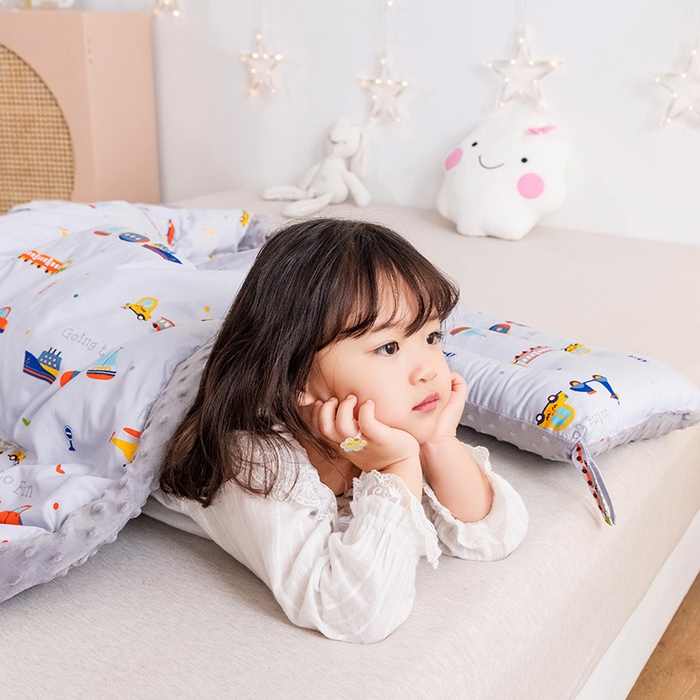 91家纺网 家纺一手货源 找家纺 十九色 2025秋冬新款全棉豆豆被春秋被被子被芯 小小交通队