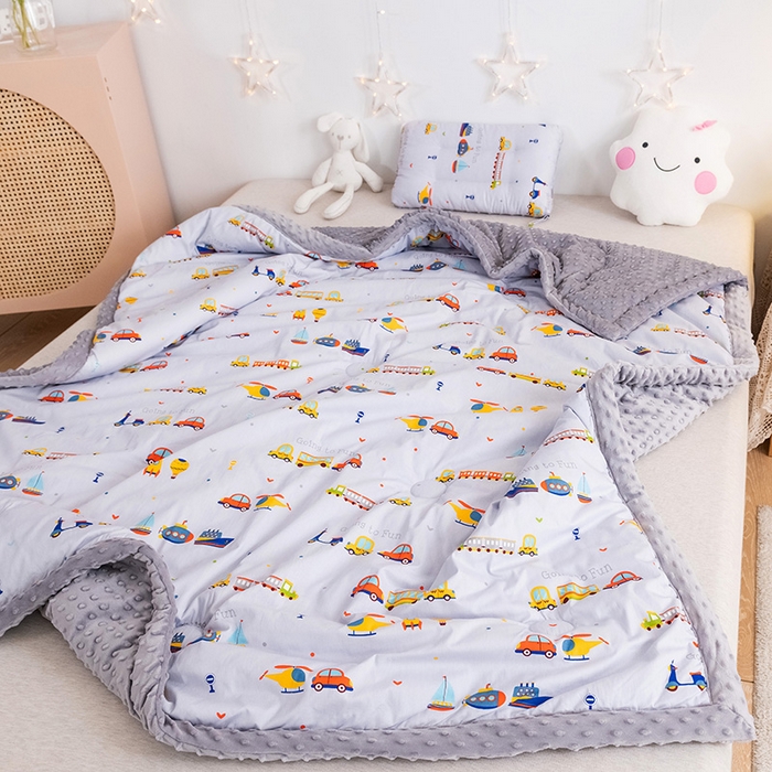 91家纺网 家纺一手货源 找家纺 十九色 2025秋冬新款全棉豆豆被春秋被被子被芯 小小交通队