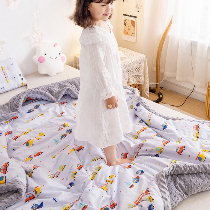 91家纺网 家纺一手货源 找家纺 十九色 2025秋冬新款全棉豆豆被春秋被被子被芯 小小交通队