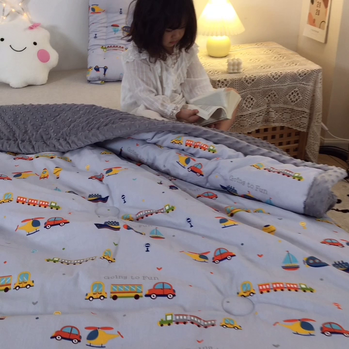 91家纺网 家纺一手货源 找家纺 十九色 2025秋冬新款全棉豆豆被春秋被被子被芯 小小交通队