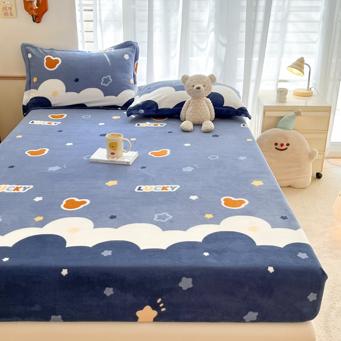 91家纺网 家纺一手货源 找家纺 寻米 2025新款高克重加厚保暖牛奶绒床笠-大床图 小熊梦境