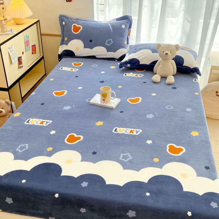 91家纺网 家纺一手货源 找家纺 寻米 2025新款高克重加厚保暖牛奶绒床笠-大床图 小熊梦境