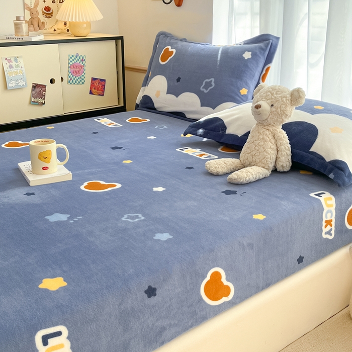 91家纺网 家纺一手货源 找家纺 寻米 2025新款高克重加厚保暖牛奶绒床笠-大床图 小熊梦境