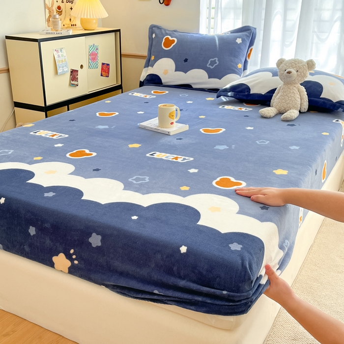 91家纺网 家纺一手货源 找家纺 寻米 2025新款高克重加厚保暖牛奶绒床笠-大床图 小熊梦境