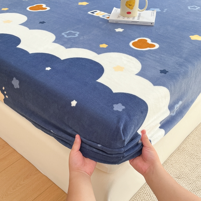 91家纺网 家纺一手货源 找家纺 寻米 2025新款高克重加厚保暖牛奶绒床笠-大床图 小熊梦境