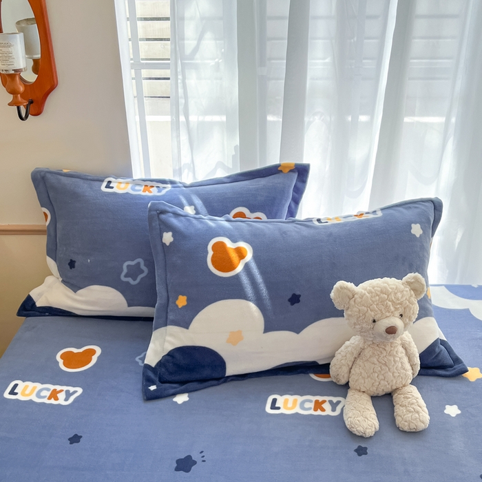 91家纺网 家纺一手货源 找家纺 寻米 2025新款高克重加厚保暖牛奶绒床笠-大床图 小熊梦境