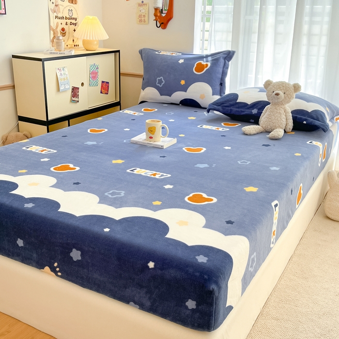 91家纺网 家纺一手货源 找家纺 寻米 2025新款高克重加厚保暖牛奶绒床笠-大床图 小熊梦境