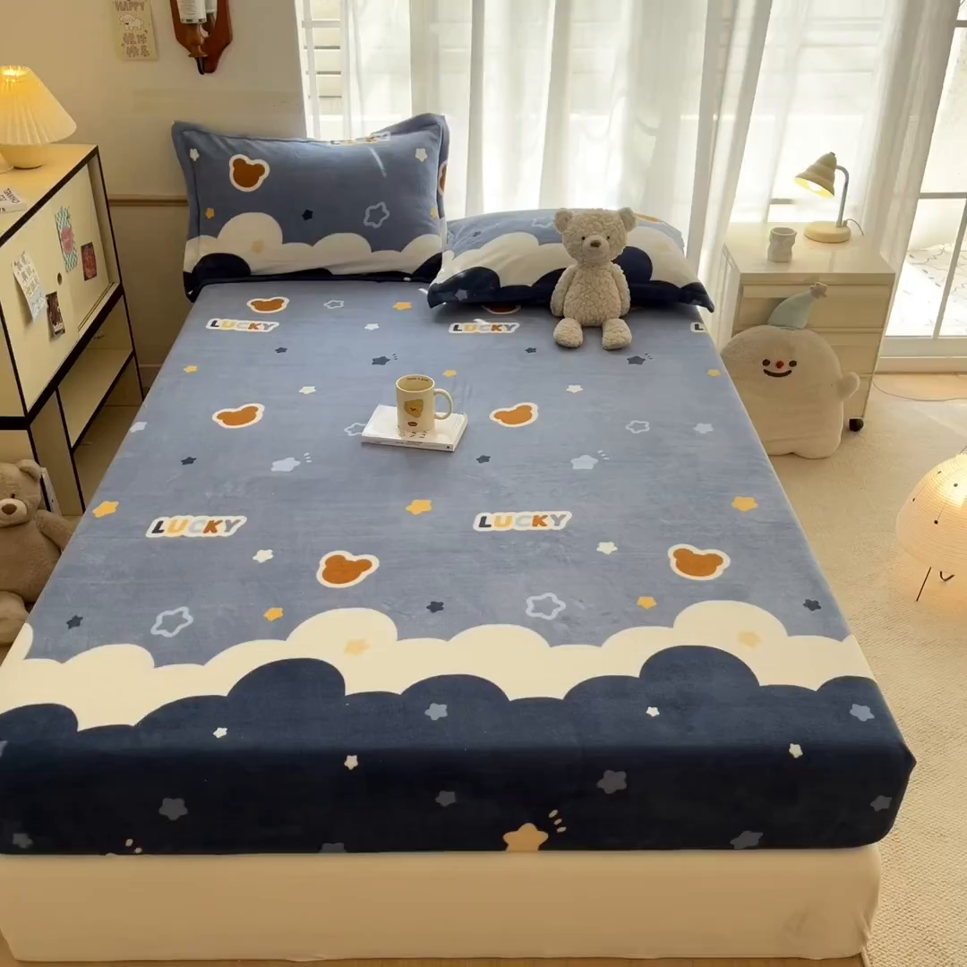 91家纺网 家纺一手货源 找家纺 寻米 2025新款高克重加厚保暖牛奶绒床笠-大床图 小熊梦境