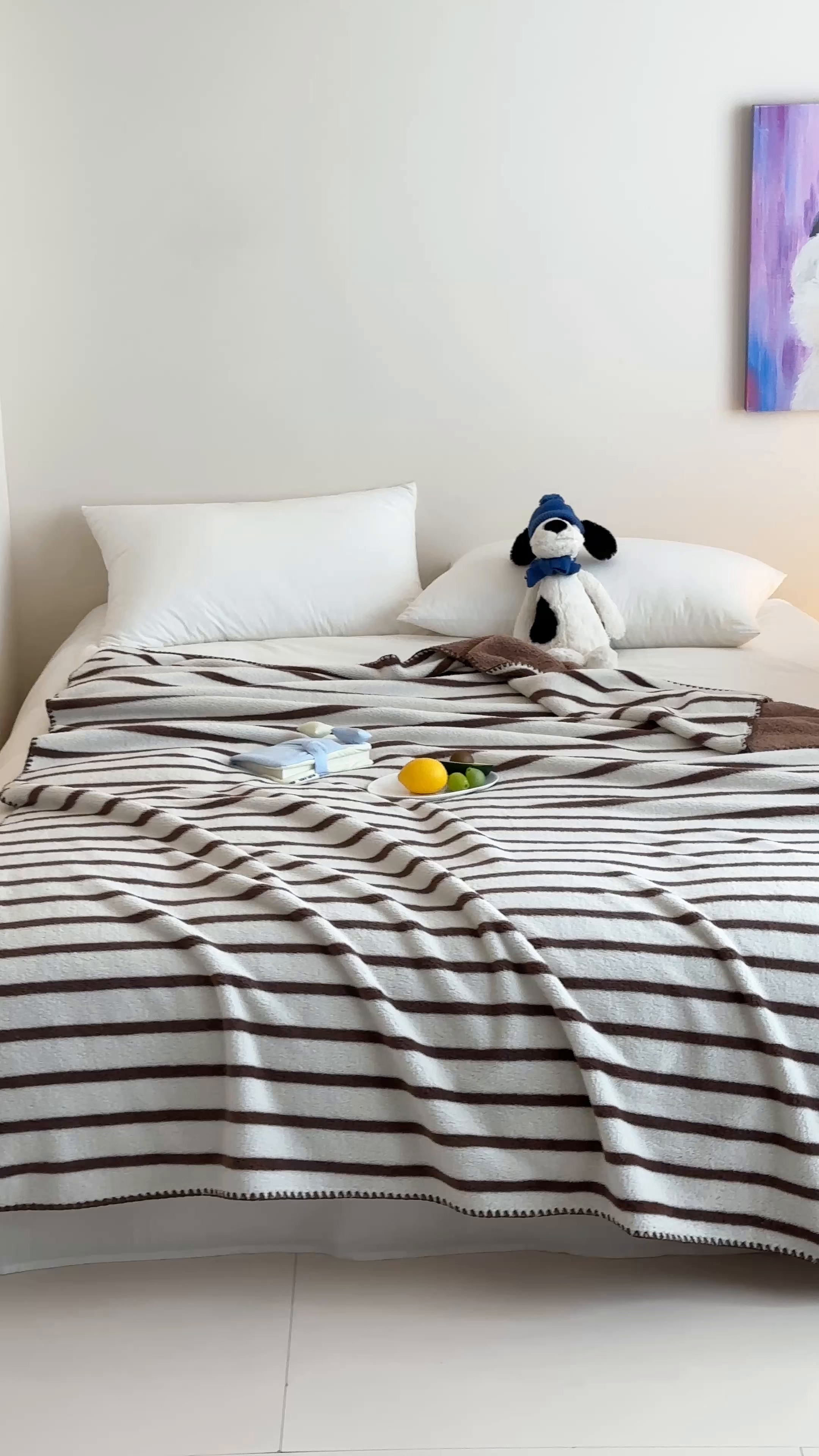 91家纺网 家纺一手货源 找家纺 桃子家居 2025新款A类ins加厚半边绒米粒绒牛奶绒三角针贝壳边多功能毛毯毯子 绒毛毯-三角针棕条咖