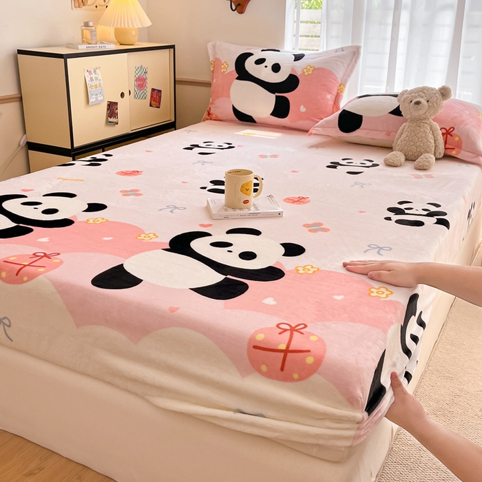 91家纺网 家纺一手货源 找家纺 寻米 2025新款高克重加厚保暖牛奶绒床笠-大床图 熊猫桃桃