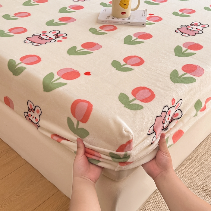 91家纺网 家纺一手货源 找家纺 寻米 2025新款高克重加厚保暖牛奶绒床笠-大床图 郁香小兔