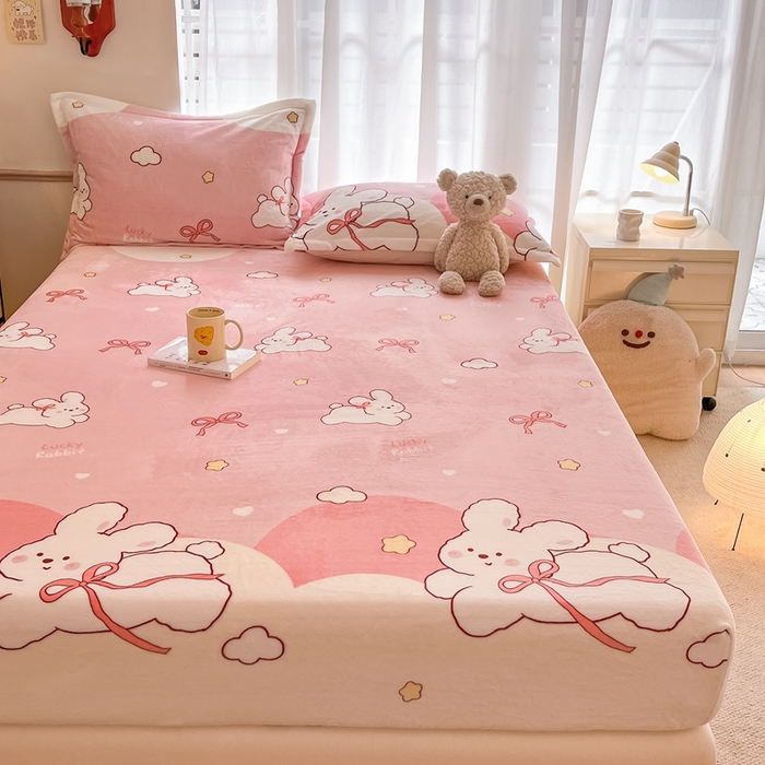 91家纺网 家纺一手货源 找家纺 寻米 2025新款高克重加厚保暖牛奶绒床笠-大床图 云朵小兔