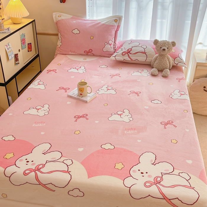 91家纺网 家纺一手货源 找家纺 寻米 2025新款高克重加厚保暖牛奶绒床笠-大床图 云朵小兔