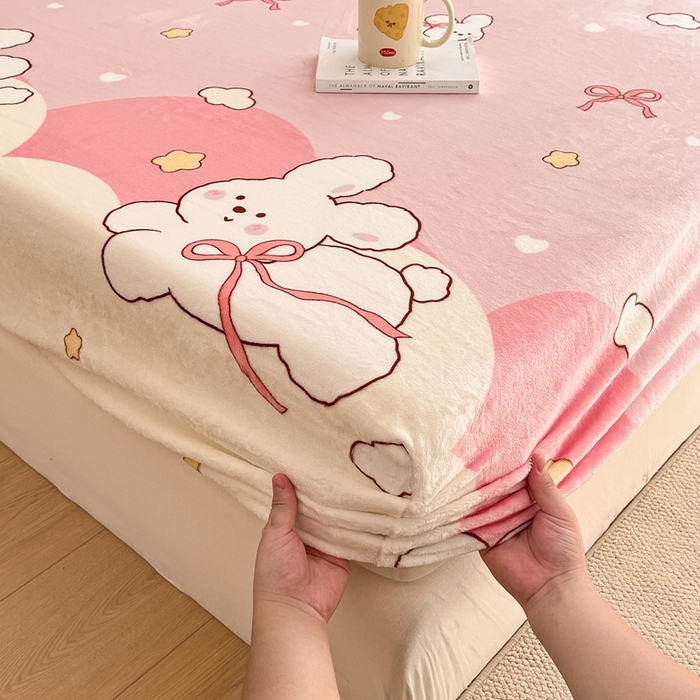 91家纺网 家纺一手货源 找家纺 寻米 2025新款高克重加厚保暖牛奶绒床笠-大床图 云朵小兔