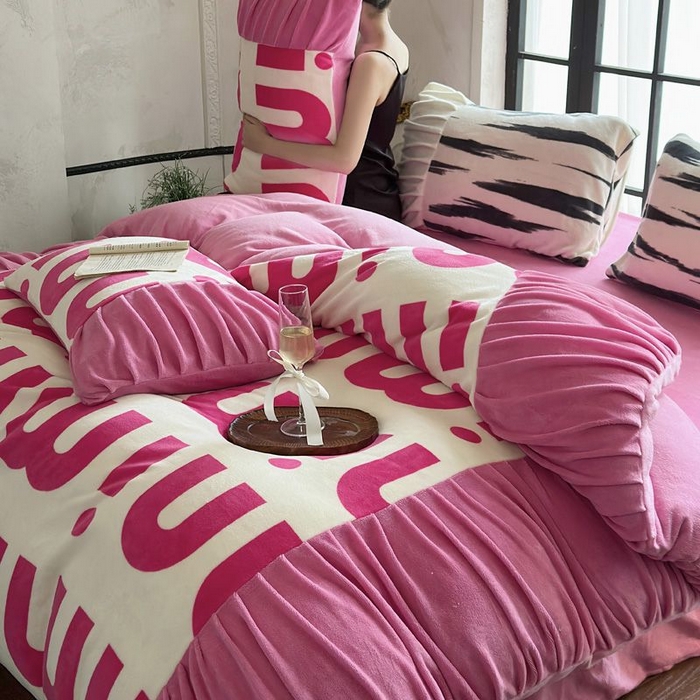 91家纺网 家纺一手货源 找家纺 （总）艾米家居 2025新款秋冬牛奶绒印花皱皱系列四件套提供买家秀