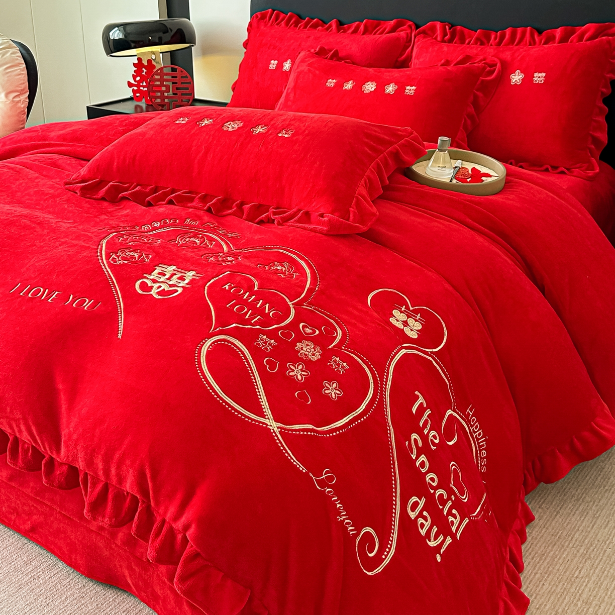 91家纺网 家纺一手货源 找家纺 （总）银石 2025新款230克全消光牛奶绒婚庆大红高克重四件套