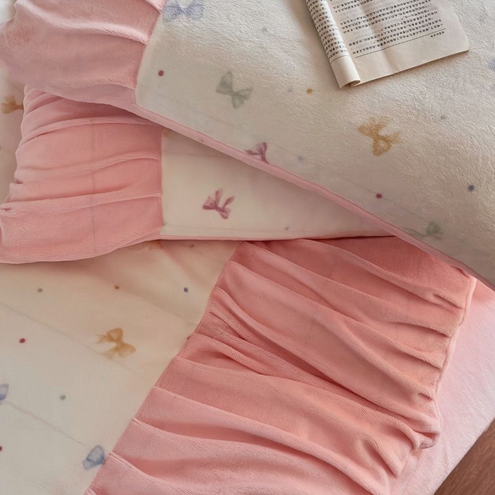 91家纺网 家纺一手货源 找家纺 艾米家居 2025新款秋冬牛奶绒印花皱皱系列四件套提供买家秀 蝴蝶结粉