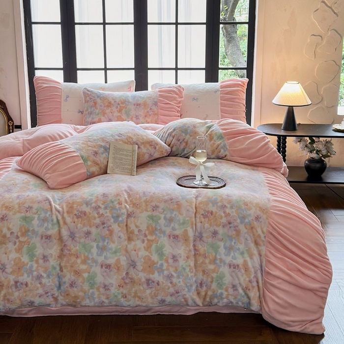 91家纺网 家纺一手货源 找家纺 艾米家居 2025新款秋冬牛奶绒印花皱皱系列四件套提供买家秀 花开粉