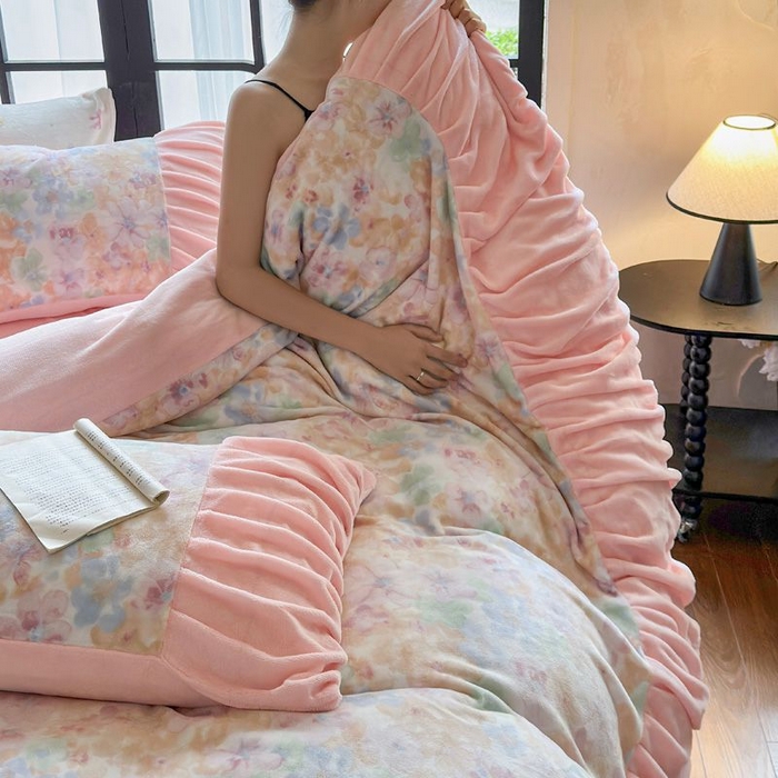 91家纺网 家纺一手货源 找家纺 艾米家居 2025新款秋冬牛奶绒印花皱皱系列四件套提供买家秀 花开粉