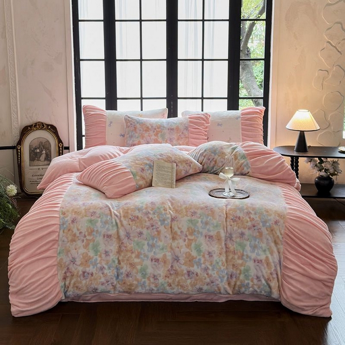 91家纺网 家纺一手货源 找家纺 艾米家居 2025新款秋冬牛奶绒印花皱皱系列四件套提供买家秀 花开粉