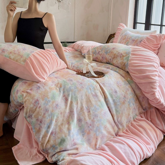 91家纺网 家纺一手货源 找家纺 艾米家居 2025新款秋冬牛奶绒印花皱皱系列四件套提供买家秀 花开粉