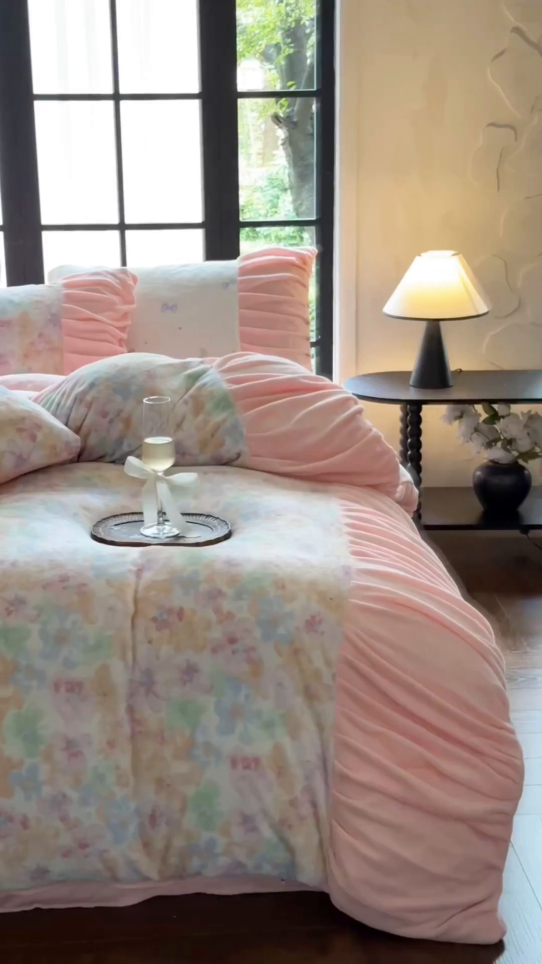 91家纺网 家纺一手货源 找家纺 艾米家居 2025新款秋冬牛奶绒印花皱皱系列四件套提供买家秀 花开粉