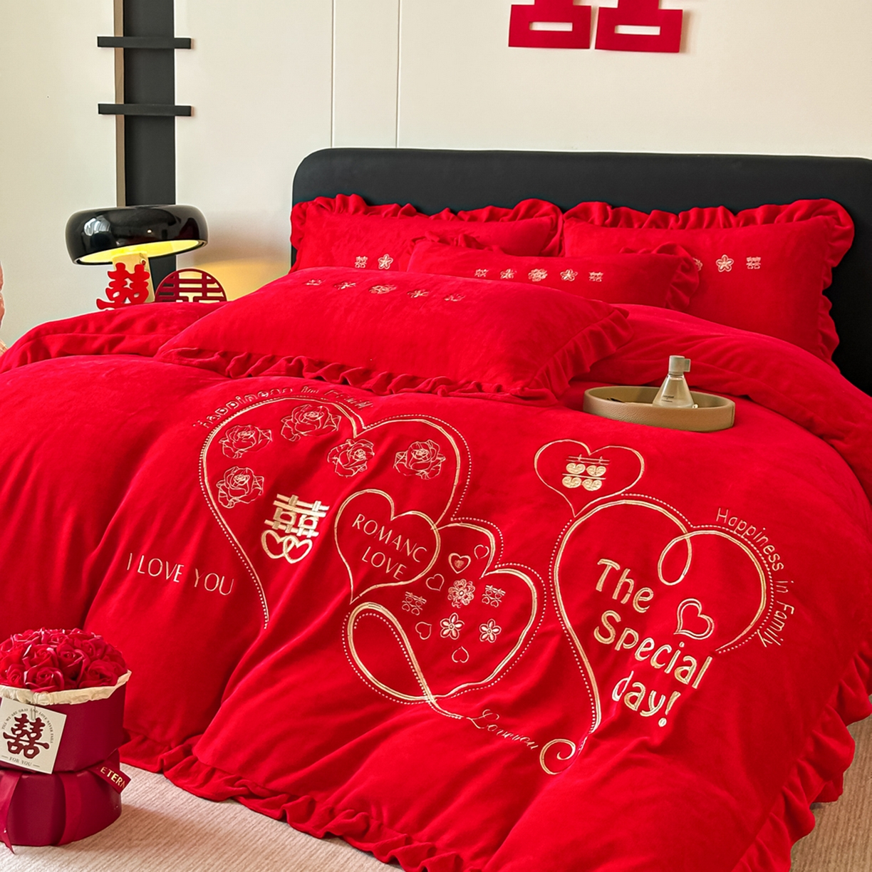 91家纺网 家纺一手货源 找家纺 银石 2025新款230克全消光牛奶绒婚庆大红高克重四件套 浪漫约定