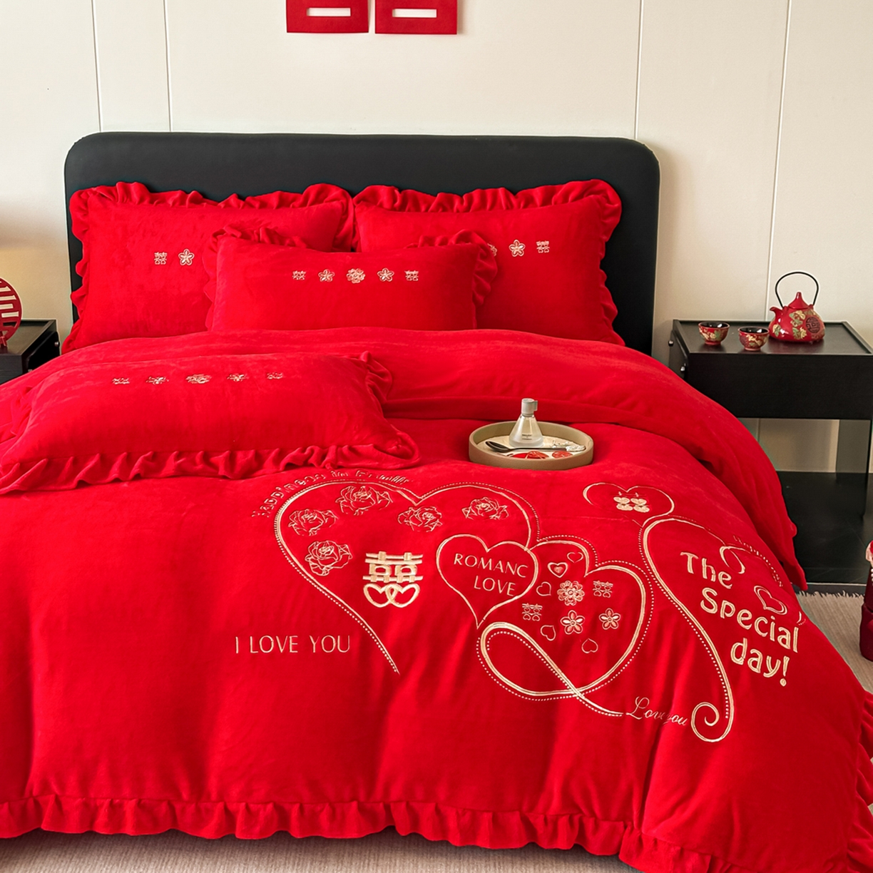 91家纺网 家纺一手货源 找家纺 银石 2025新款230克全消光牛奶绒婚庆大红高克重四件套 浪漫约定