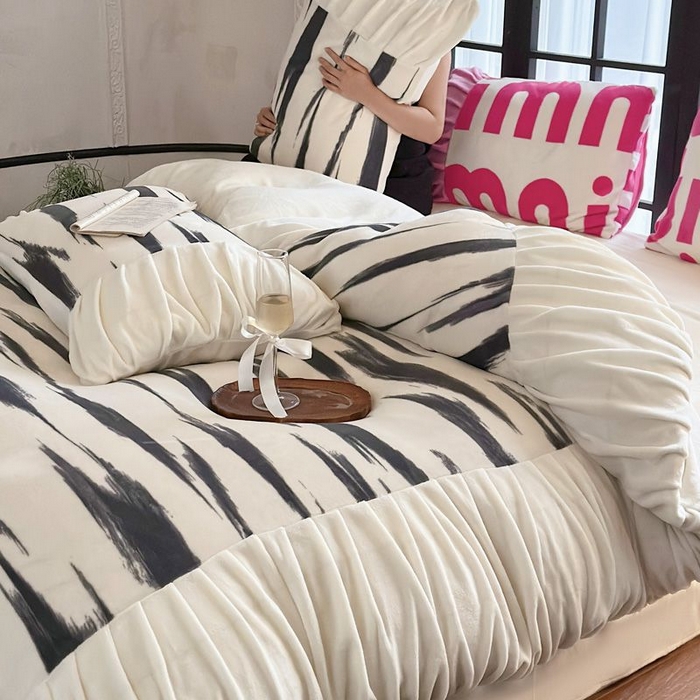 艾米家居 2025新款秋冬牛奶绒印花皱皱系列四件套提供买家秀 条纹白