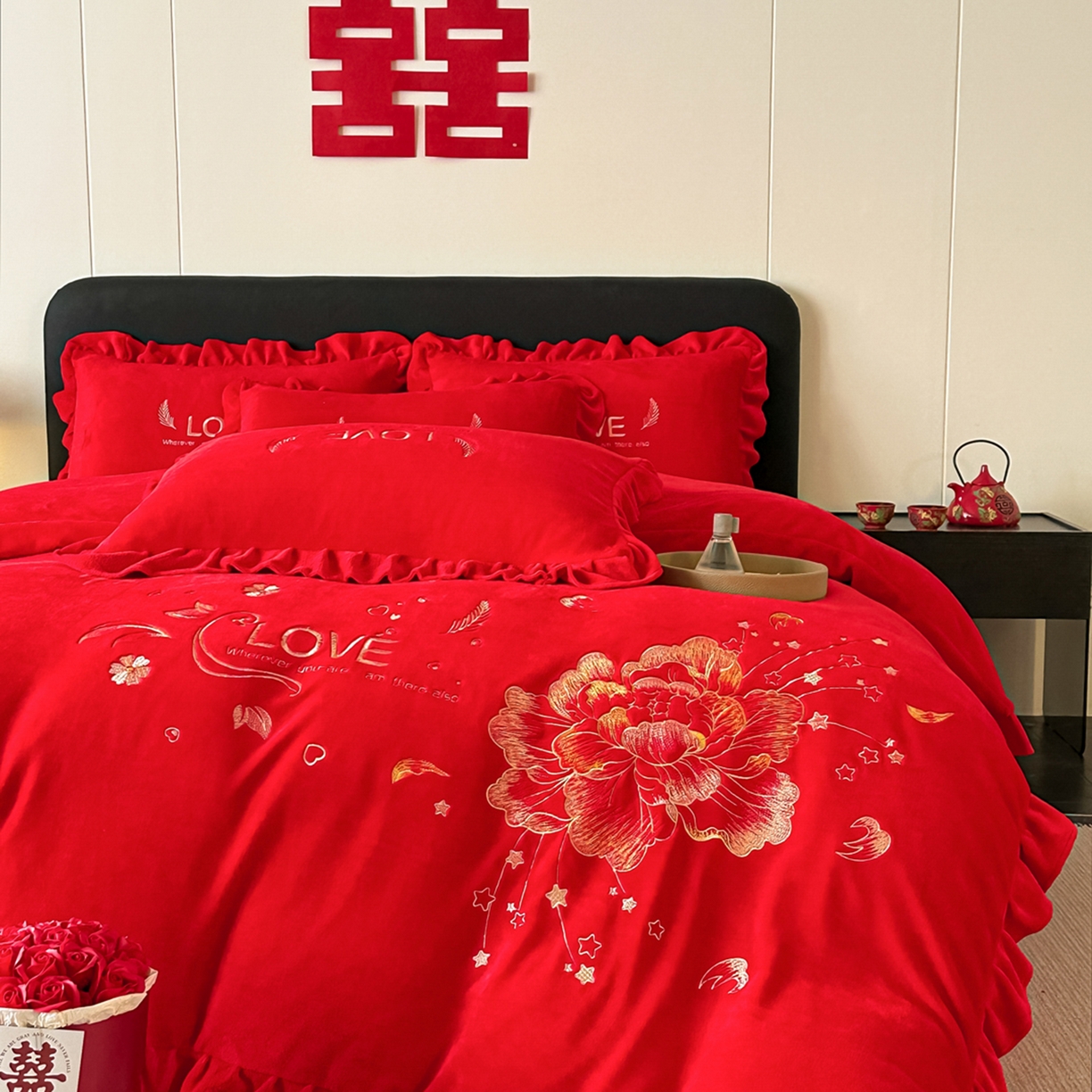 91家纺网 家纺一手货源 找家纺 银石 2025新款230克全消光牛奶绒婚庆大红高克重四件套 爱之梦